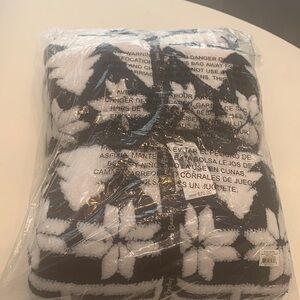 Vera Bradley Jacquard throw blanket